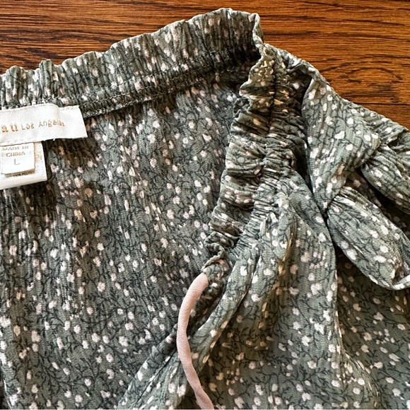 Green ditzy floral boho Patterned blouse Top - Picture 5 of 12